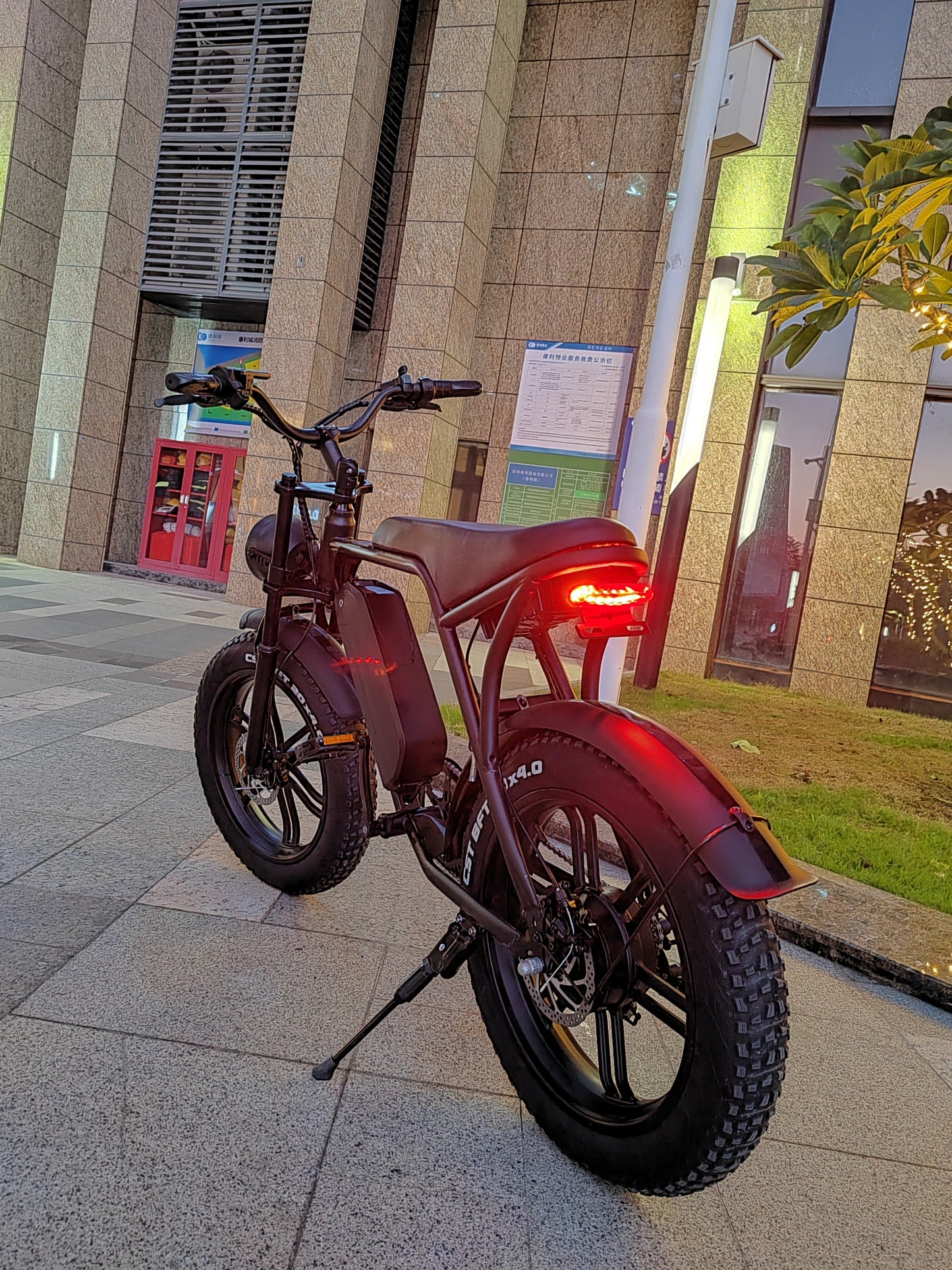 OUXI V8 1000W Electric Bike - A Powerful electric bicycle with 20-Inch Fat Tires